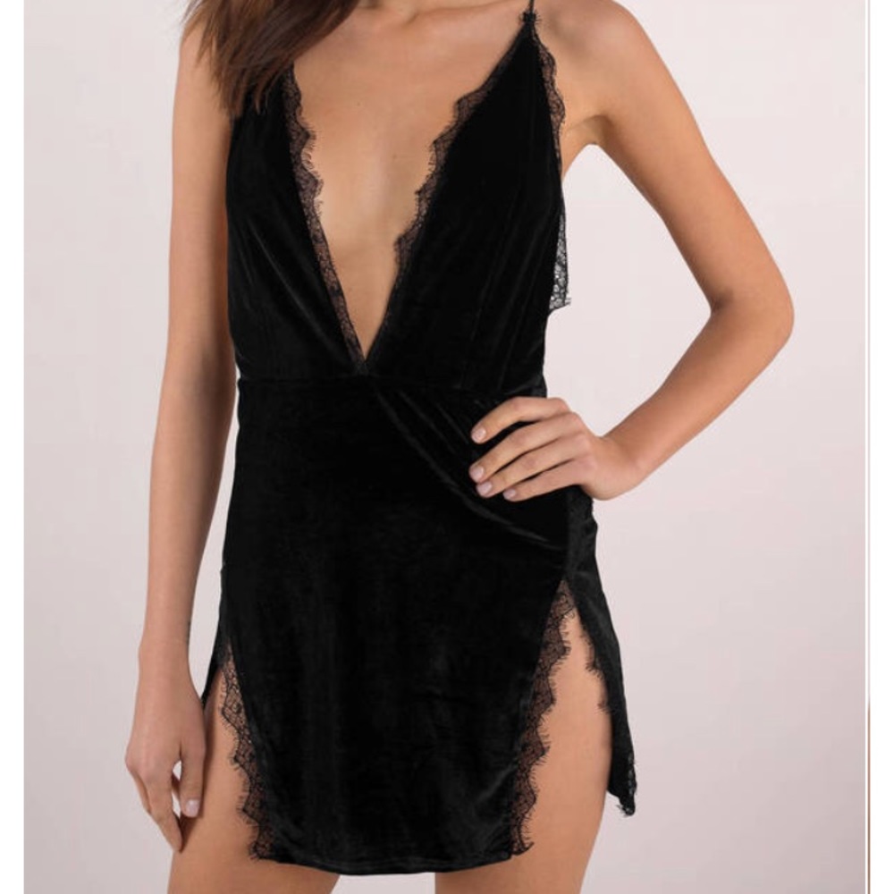 Black, velvet mini dress!